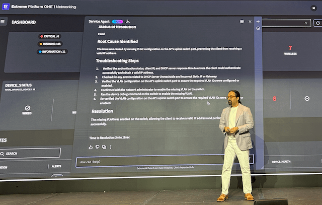 Nabil Bukhari, CTO von Extreme Networks, demonstriert Platform One.
